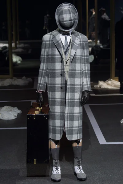 Look 16